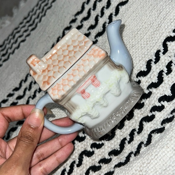 Vintage Detailed Mini Decorative Teapot NWOT - Picture 3 of 9